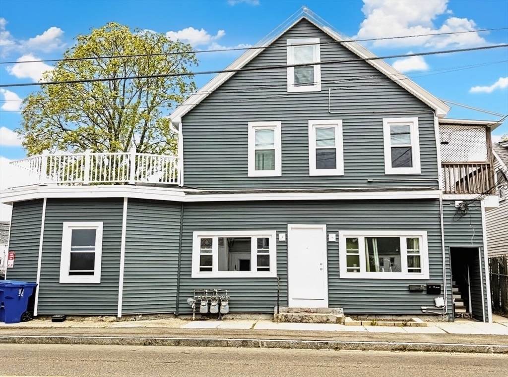 579 Bay St - Photo 1