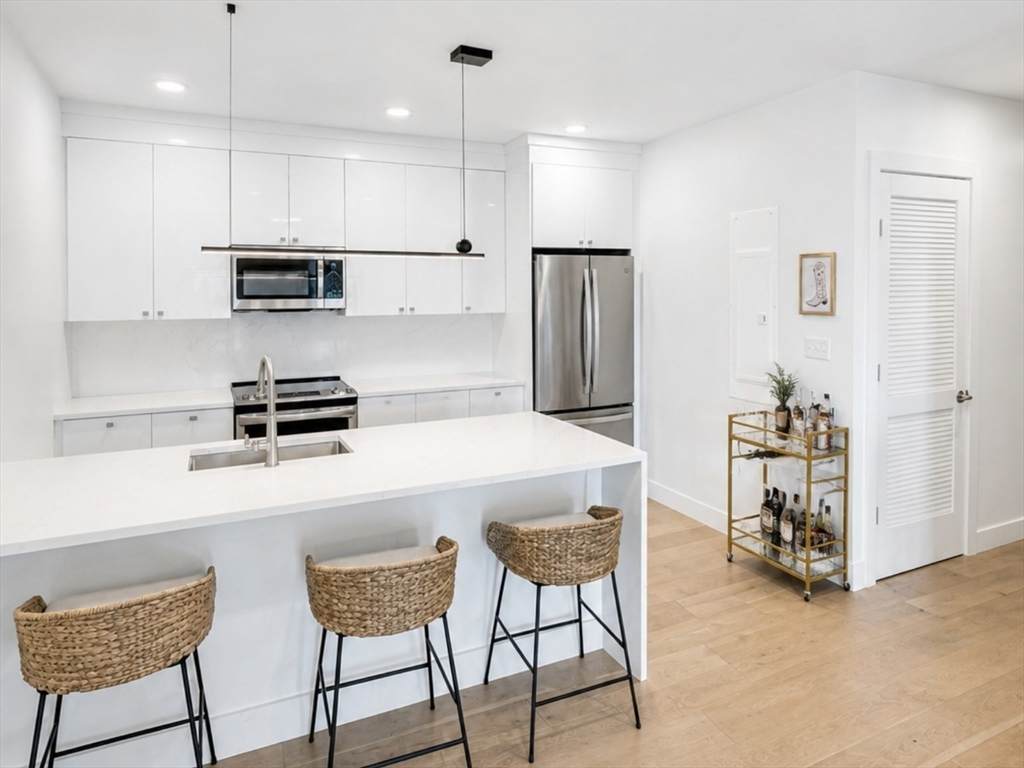 654 East Broadway - Photo 1