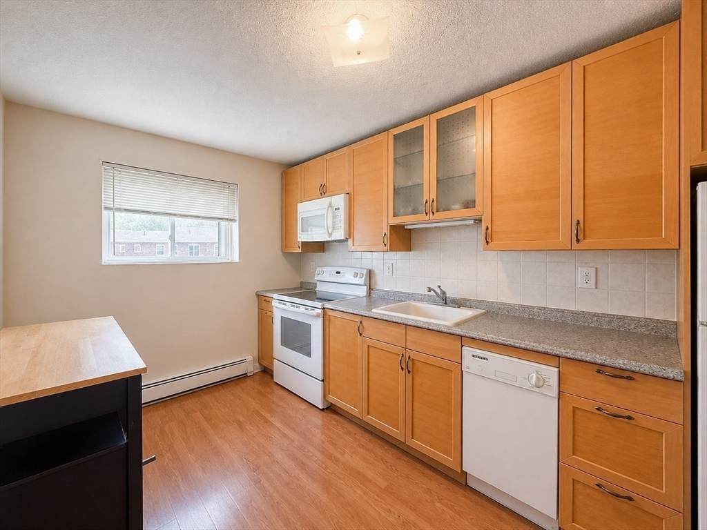 28 Westgate Rd - Photo 1