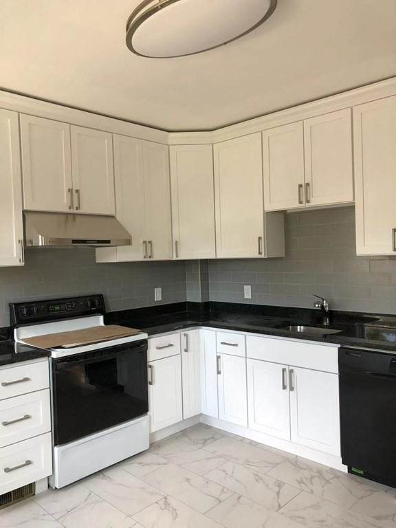 60 Fiske St - Photo 1