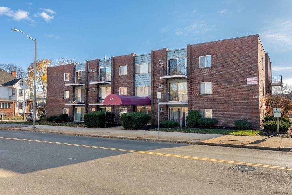 426 Pleasant St - Photo 1