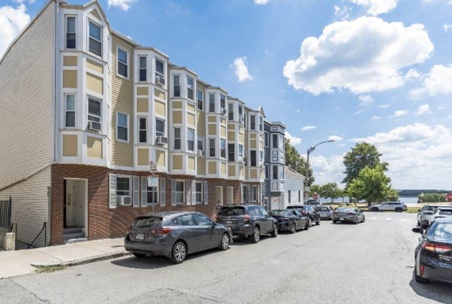 204 H St - Photo 1