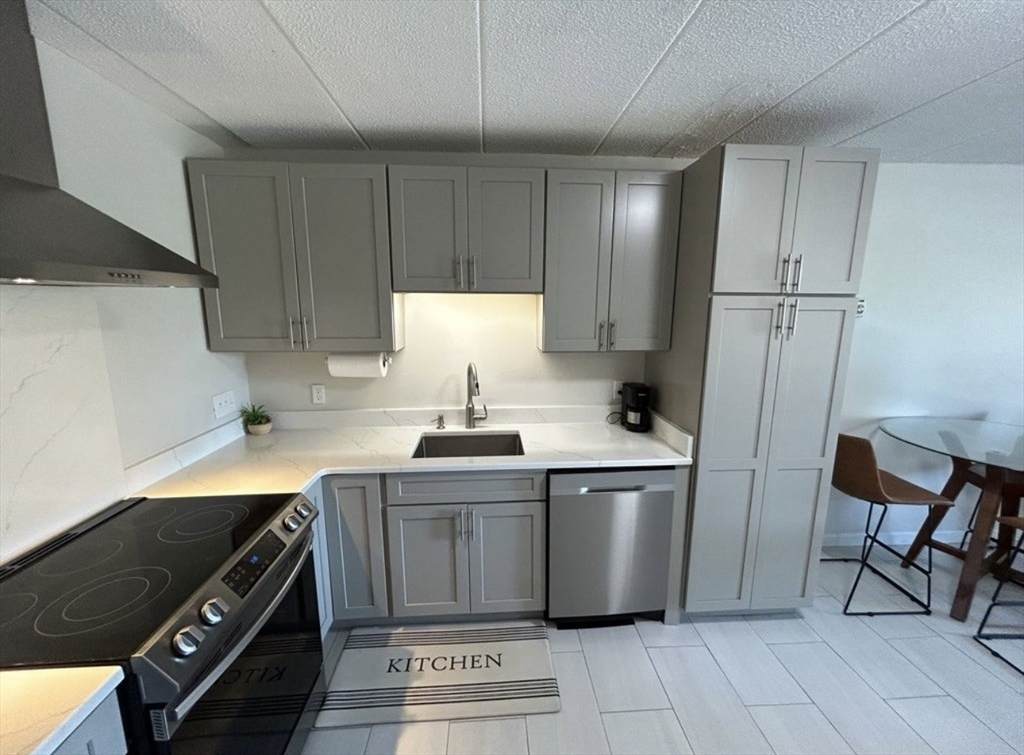 881 Broadway - Photo 1