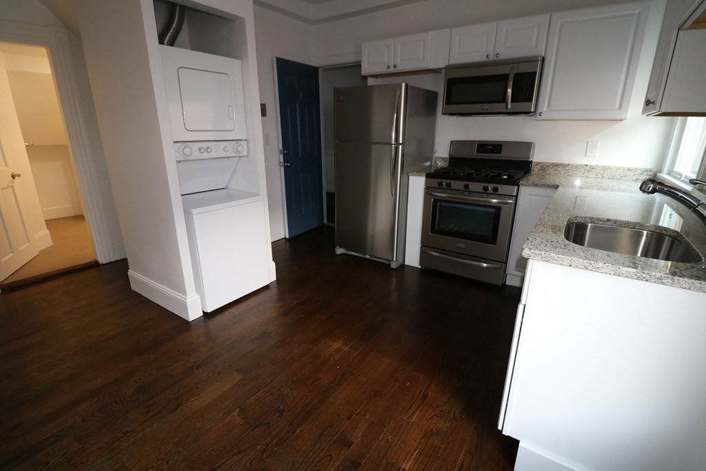 298 Windsor St - Photo 1