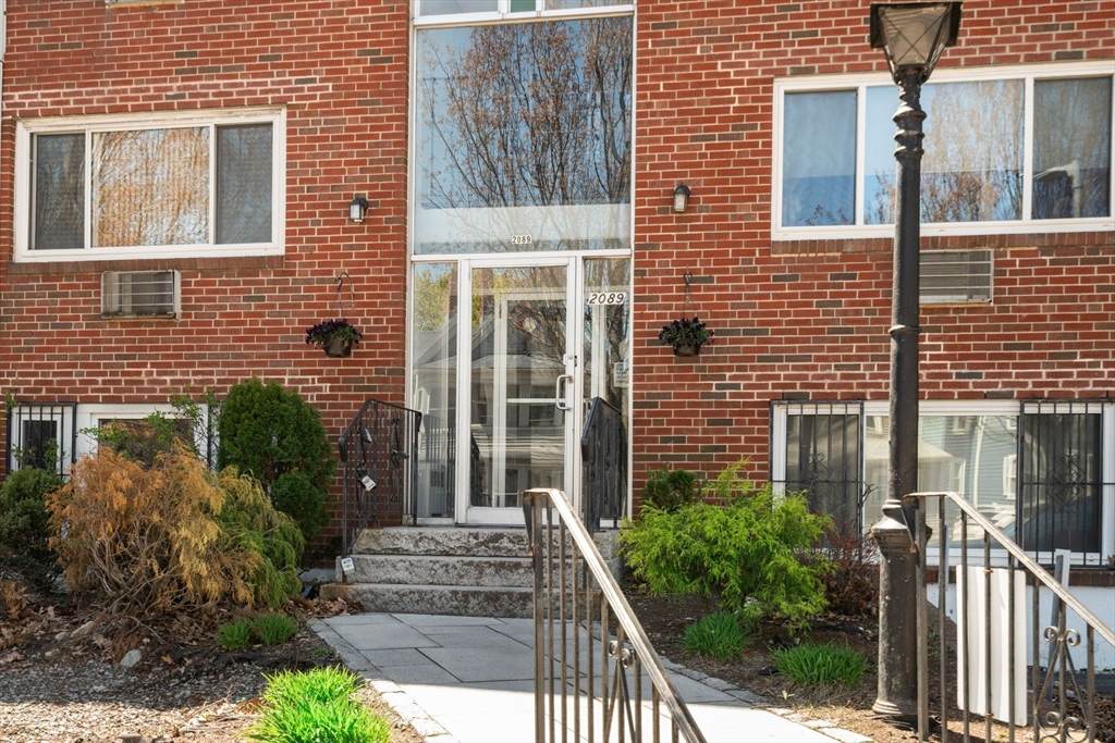 2089 Dorchester Ave - Photo 1