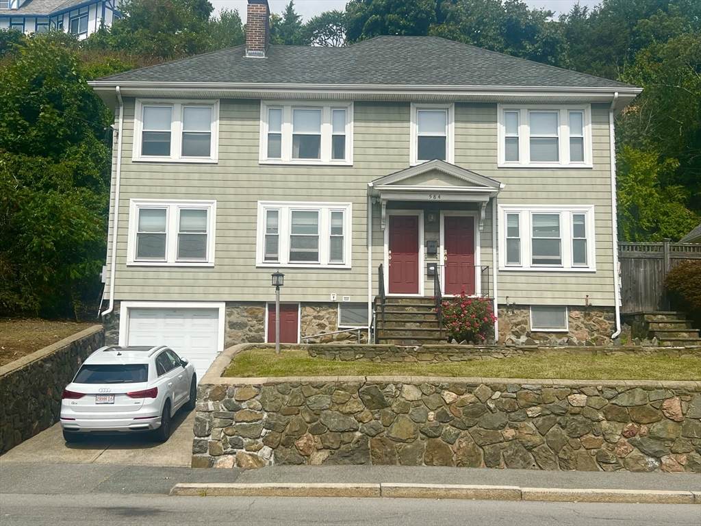 584 Humphrey Street - Photo 1