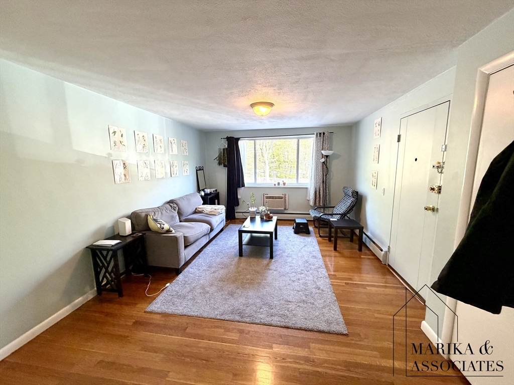 205 Kent Street - Photo 1