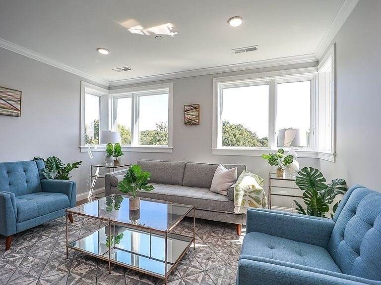 1400 Centre St - Photo 1