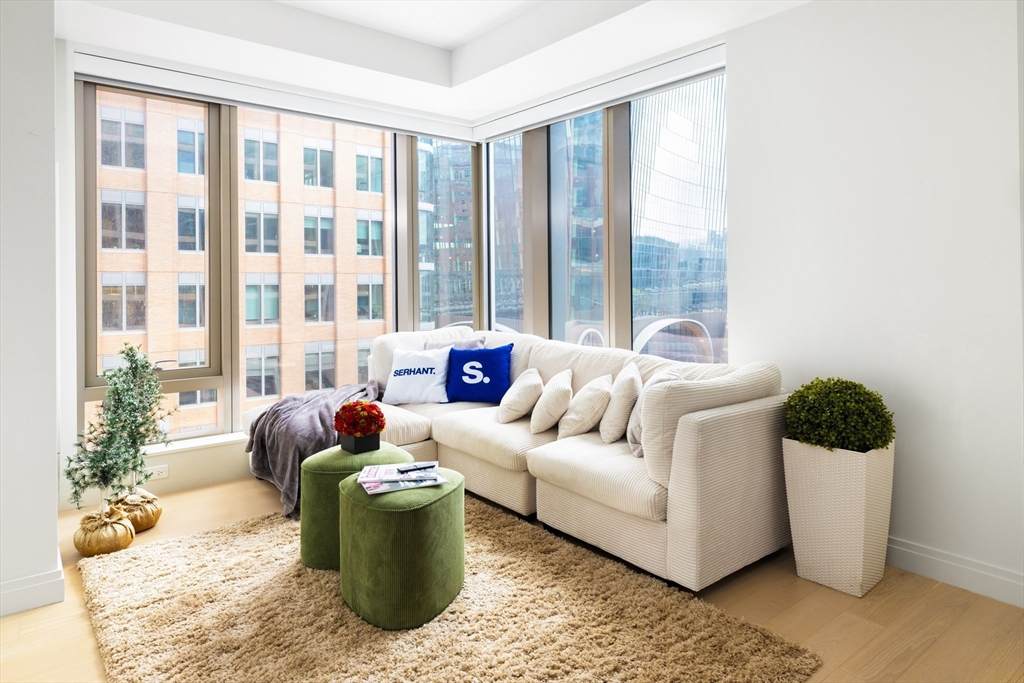 135 Seaport Blvd - Photo 1