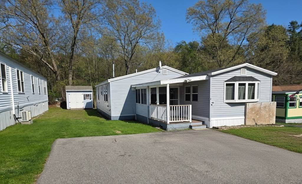 84 Tavitian Blvd - Photo 1