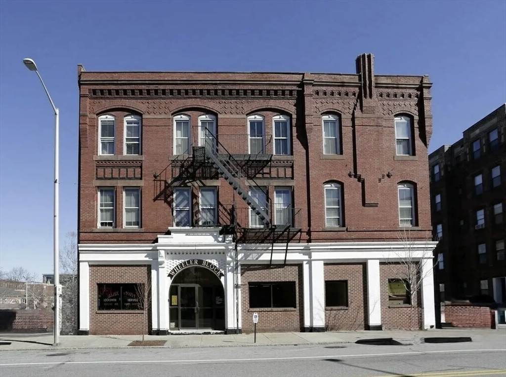 463 Merrimack - Photo 1