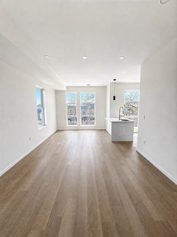 546 Saratoga St - Photo 1