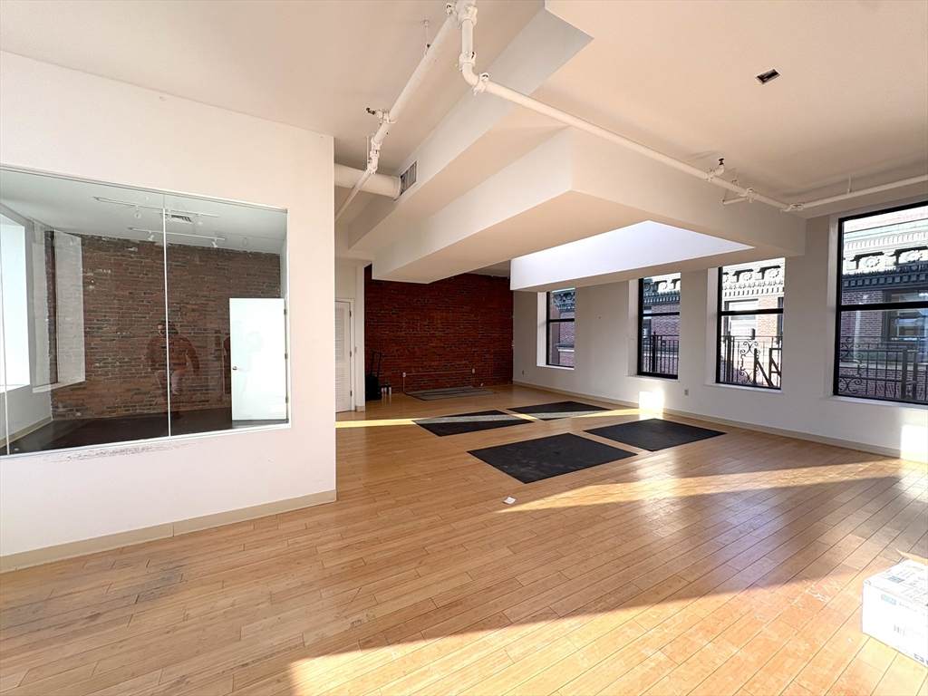 45 Bromfield St - Photo 1