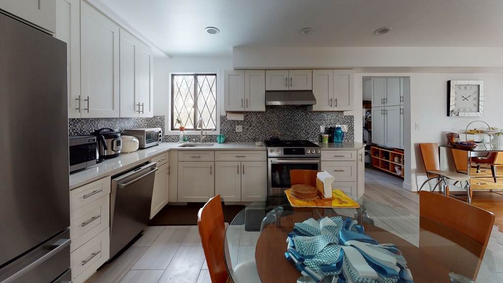 22-24 Broadlawn Park - Photo 1