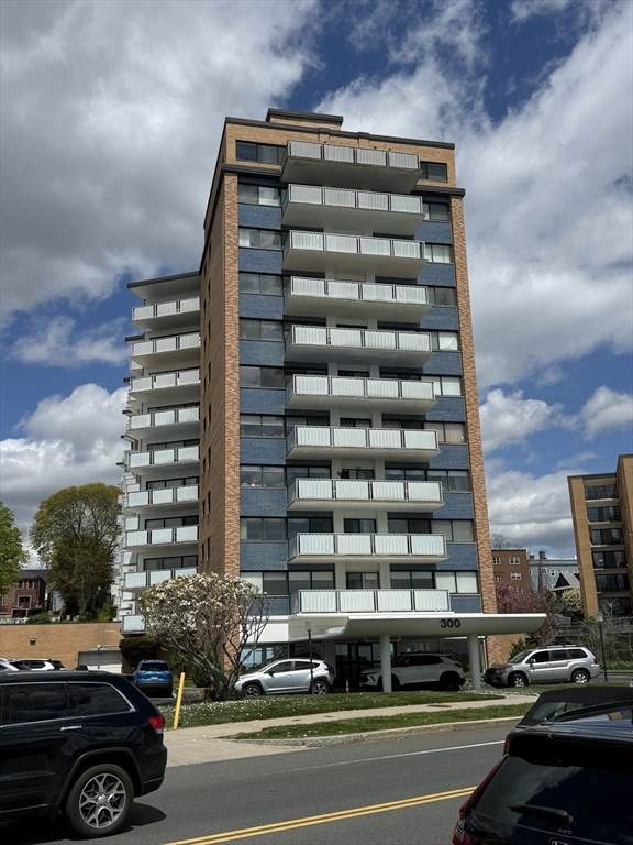 300 Lynn Shore Drive - Photo 1