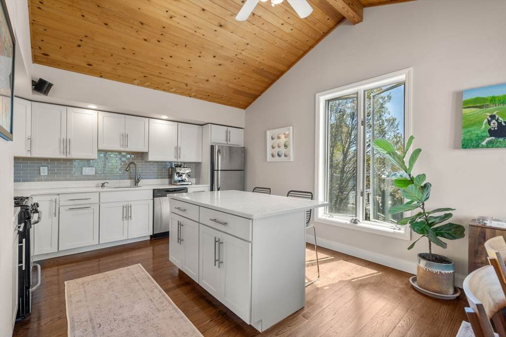 32 Farragut Ave - Photo 1