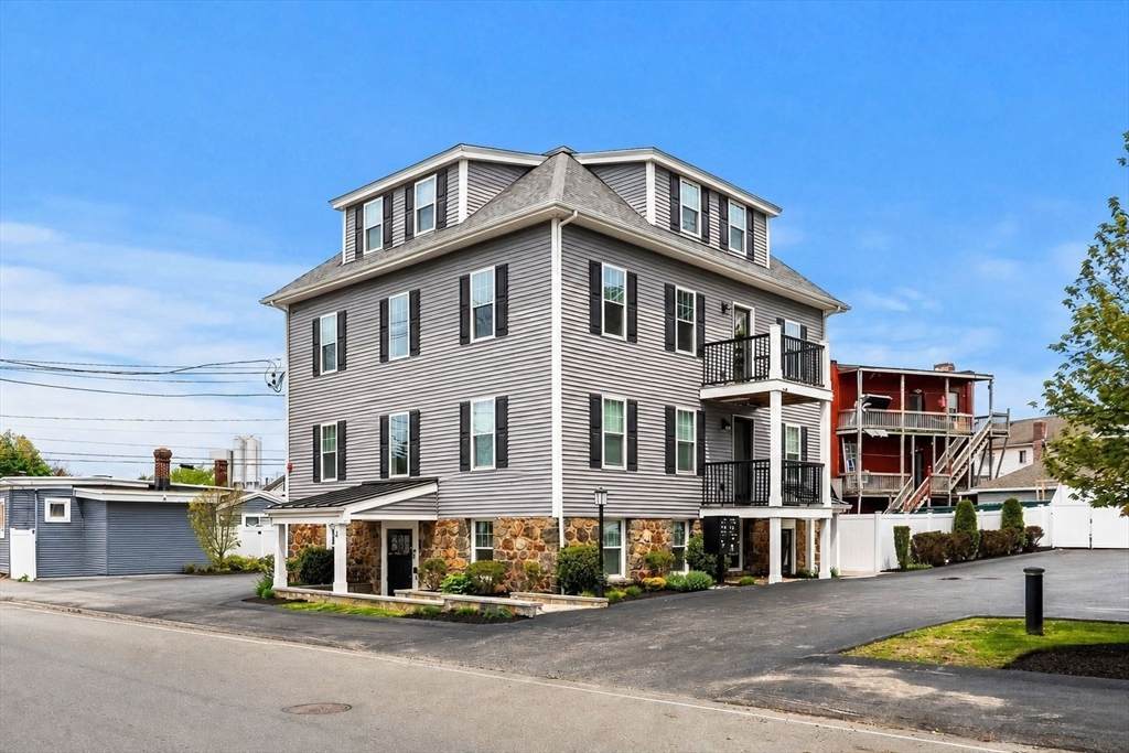 4 Wakefield Ave - Photo 1