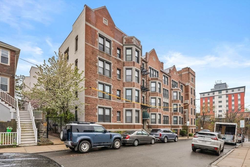 26 Commonwealth Ter - Photo 1