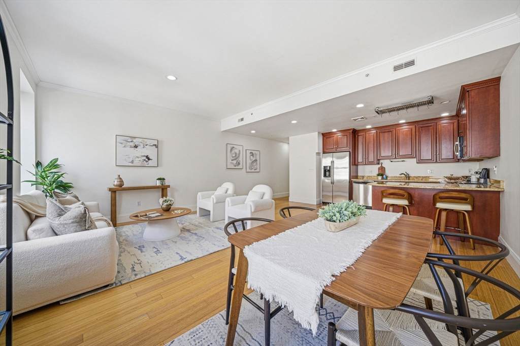 55 Temple Pl - Photo 1