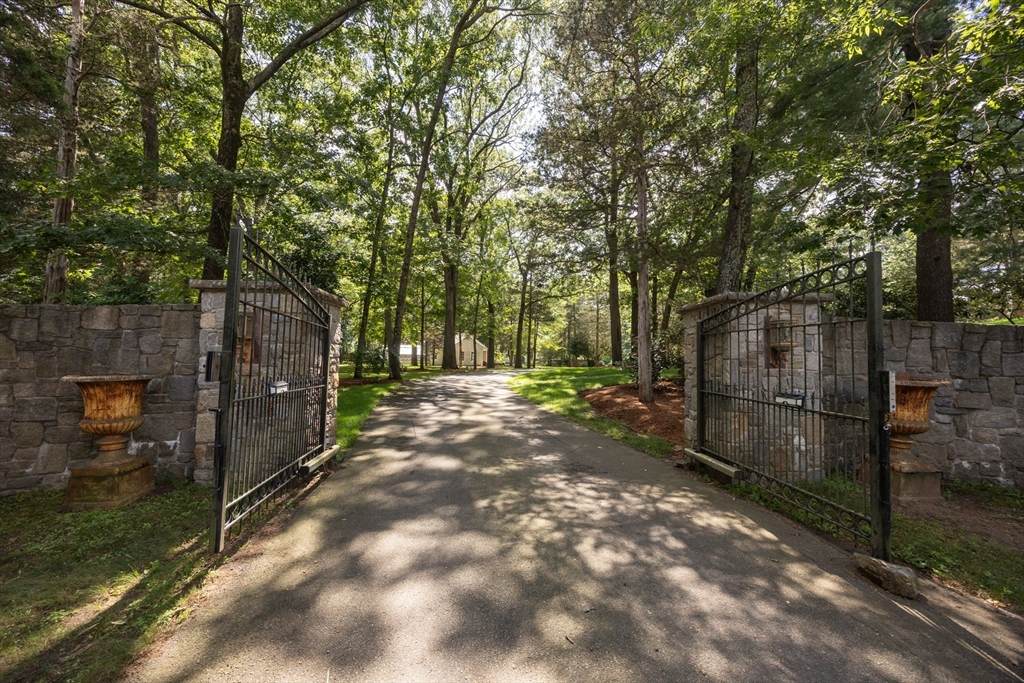 55 Parkwood Drive - Photo 1