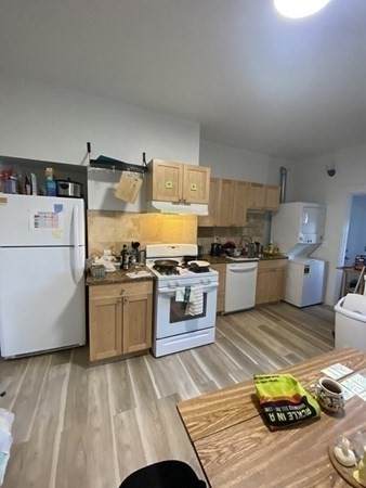 254 Windsor St - Photo 1
