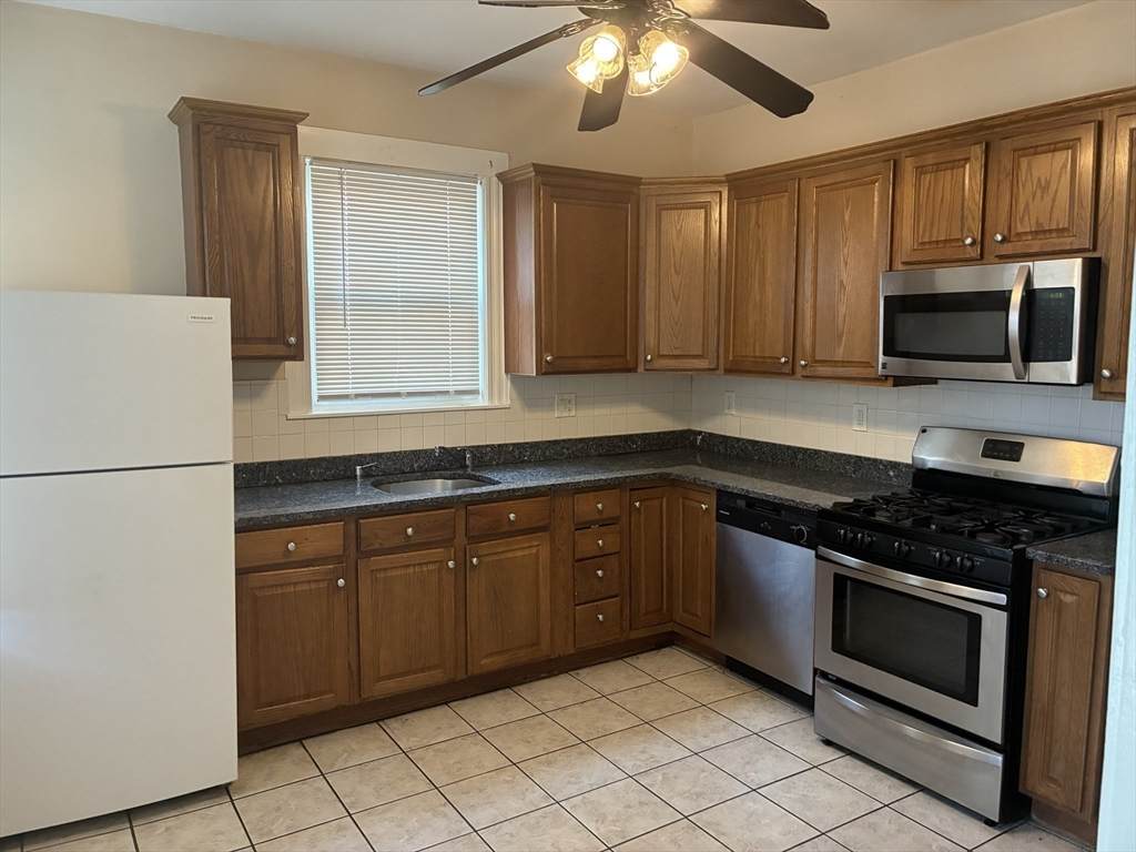 71 W Selden St - Photo 1