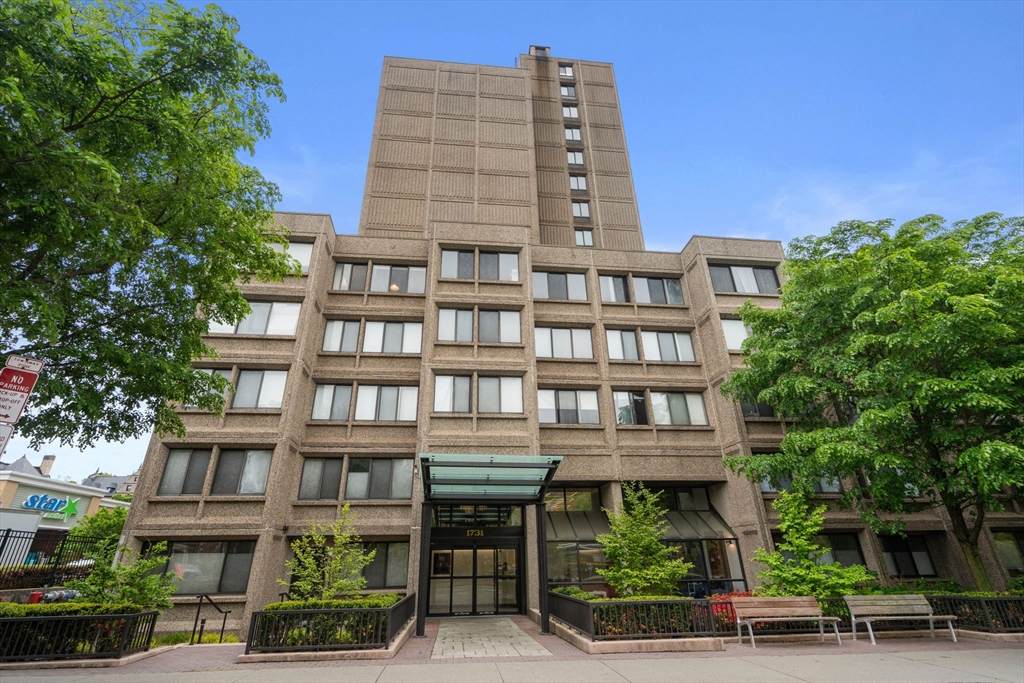 1731 Beacon - Photo 1