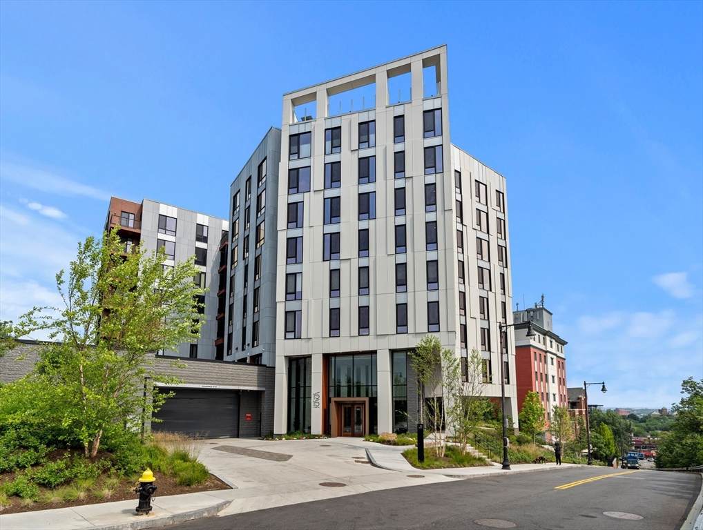 1515 Commonwealth Ave - Photo 1