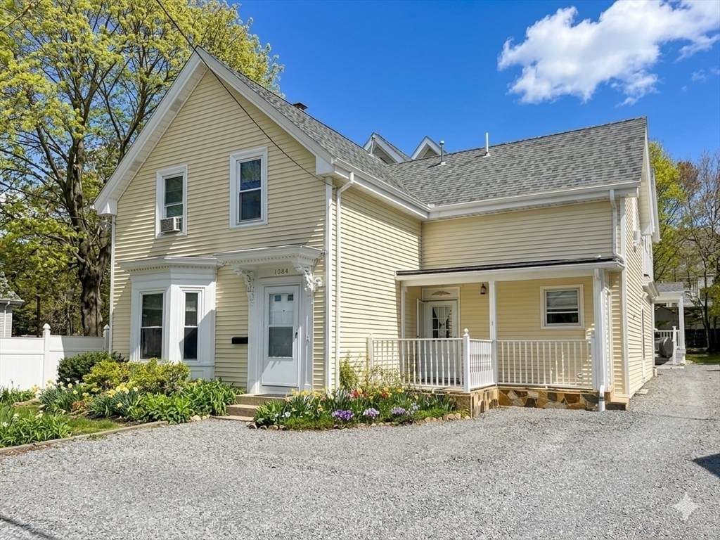 1084 Chestnut St - Photo 1