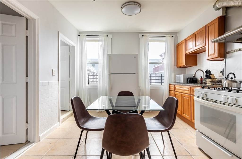 102 Tyler St - Photo 1