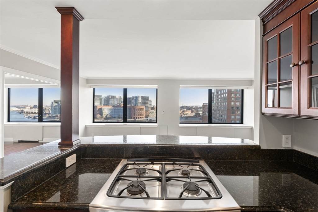 85 East India Row - Photo 1