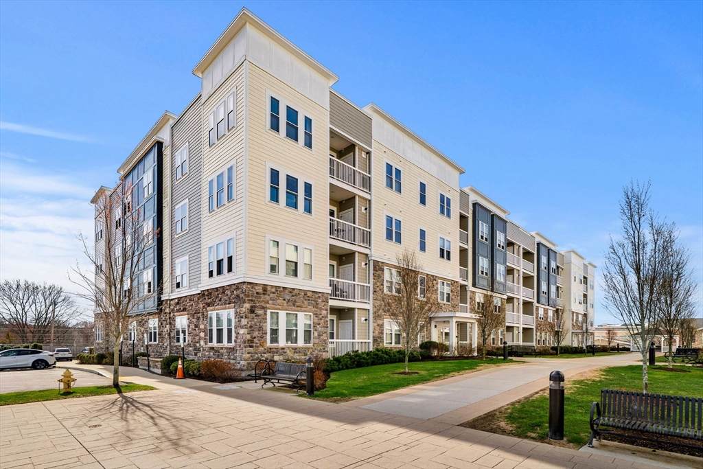 130 University Ave - Photo 1