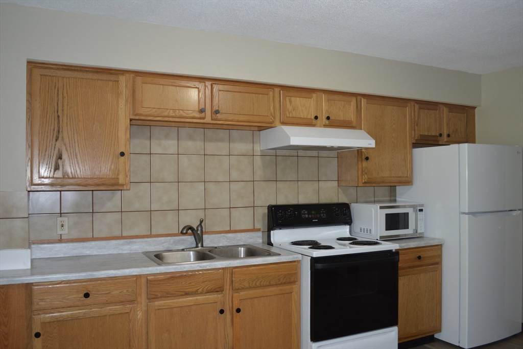 100 Springfield St. - Photo 1