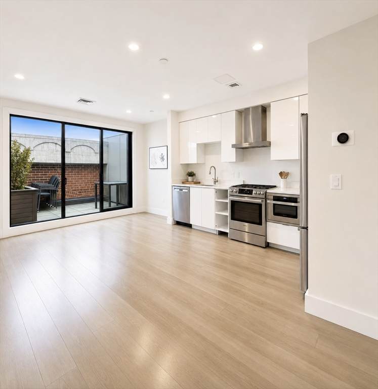 121 Portland Street - Photo 1