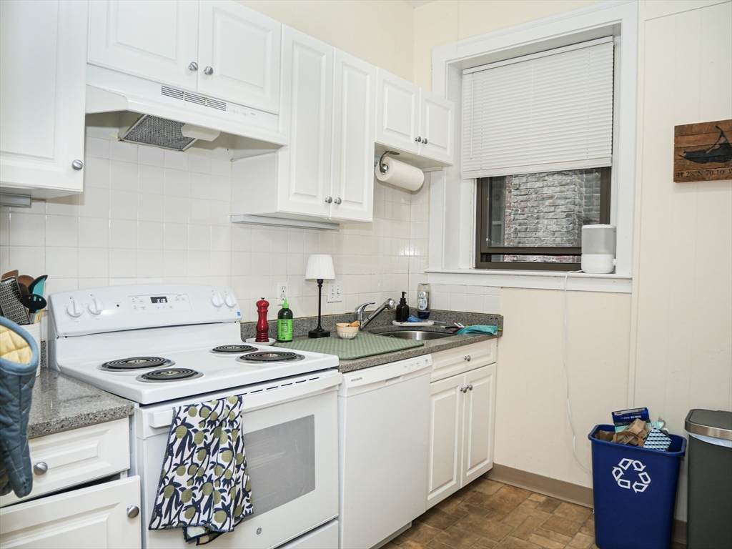 1386 Beacon - Photo 1