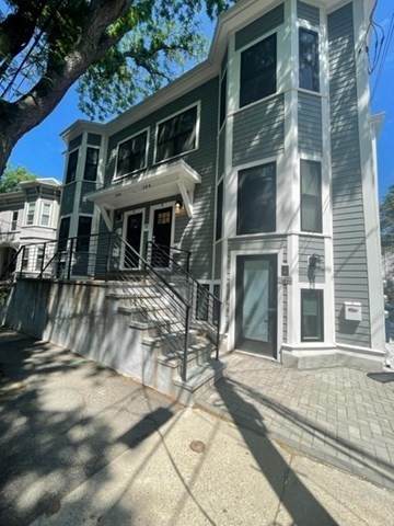 384 Windsor - Photo 1