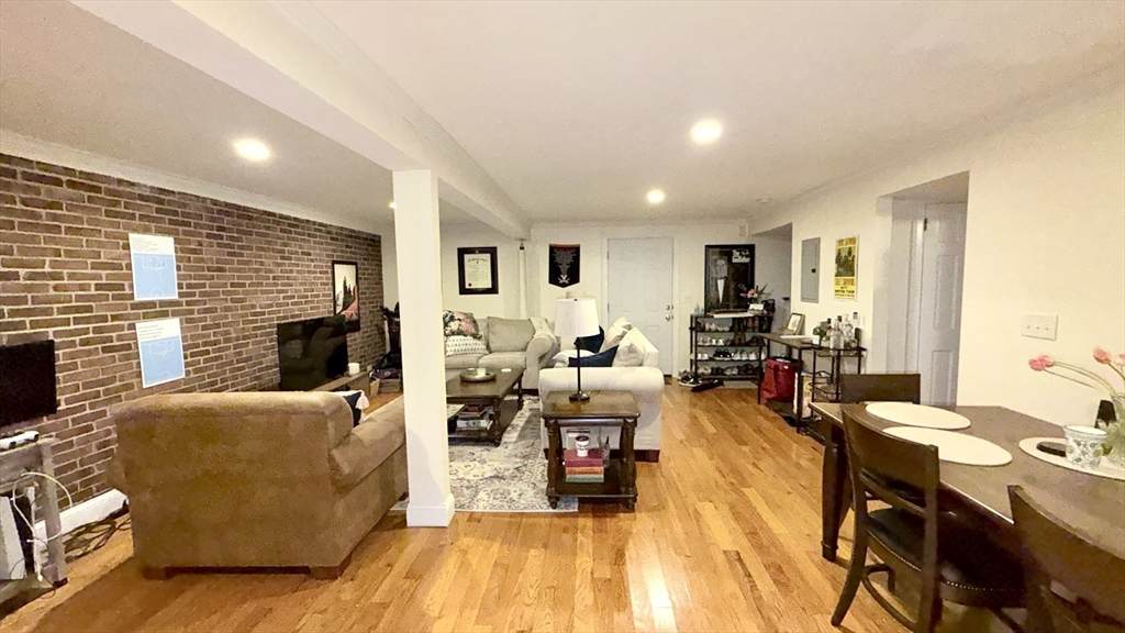 8 Kenwood St - Photo 1