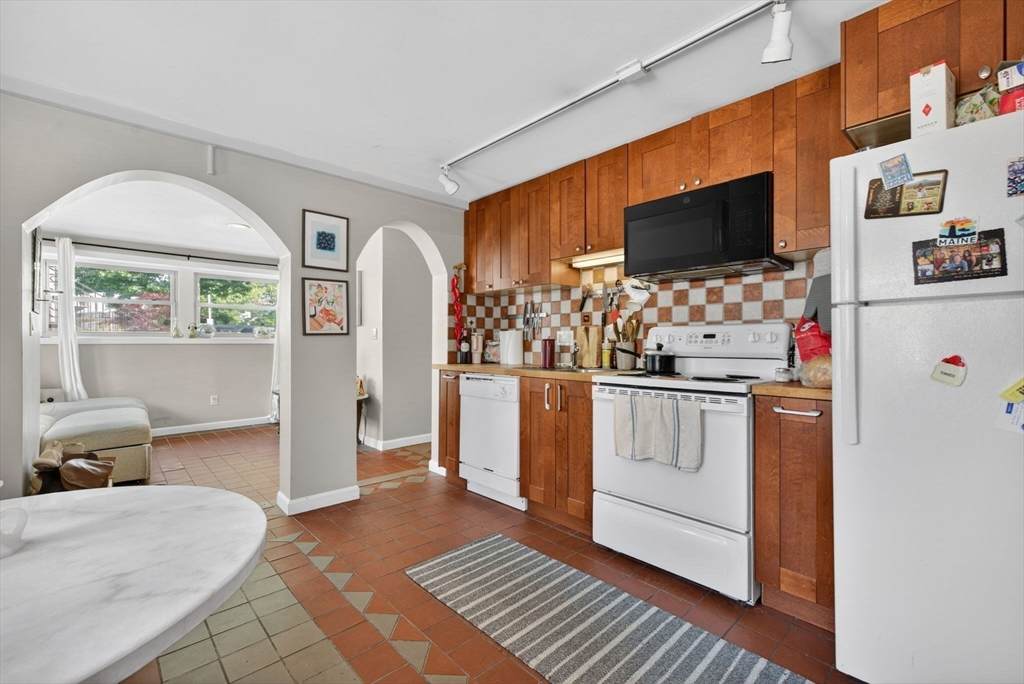 1800 Columbia Rd - Photo 1