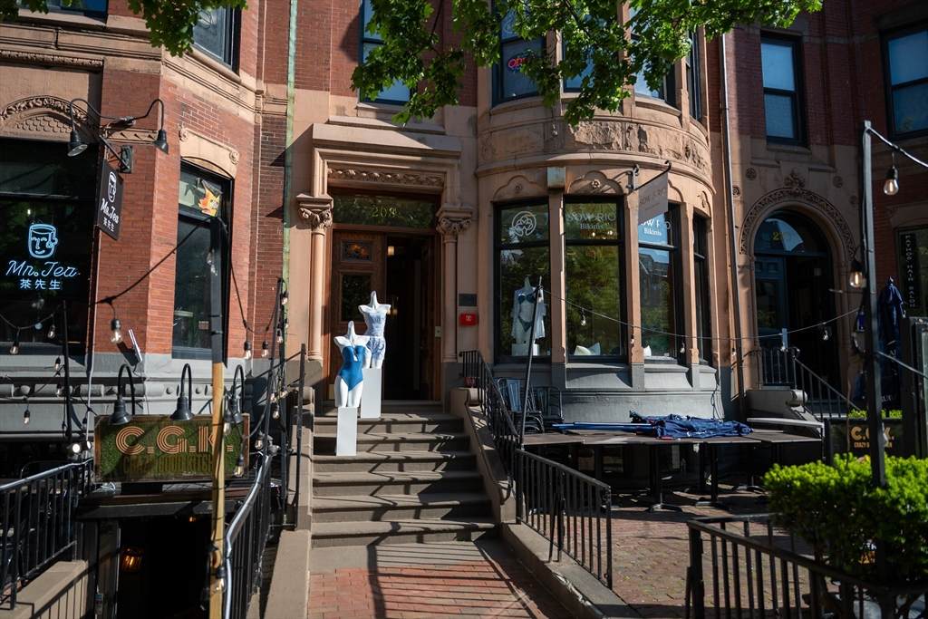 268 Newbury St - Photo 1