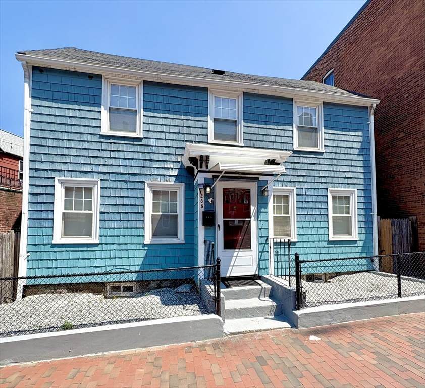 285 Roxbury St - Photo 1