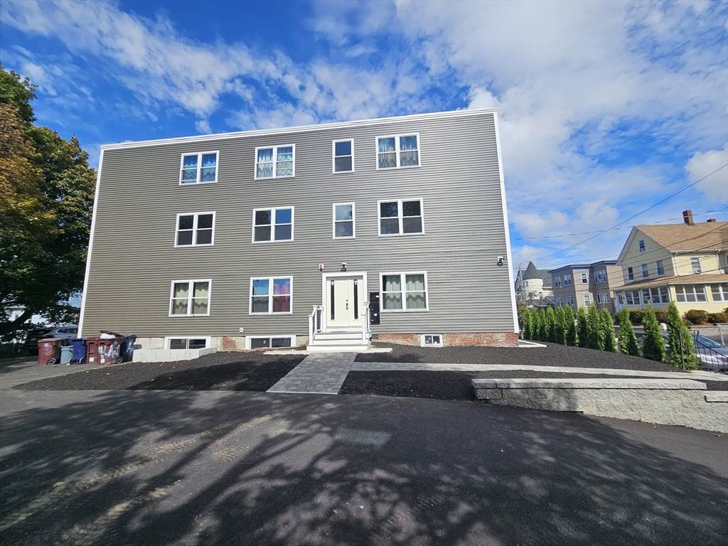 32 Irving St - Photo 1