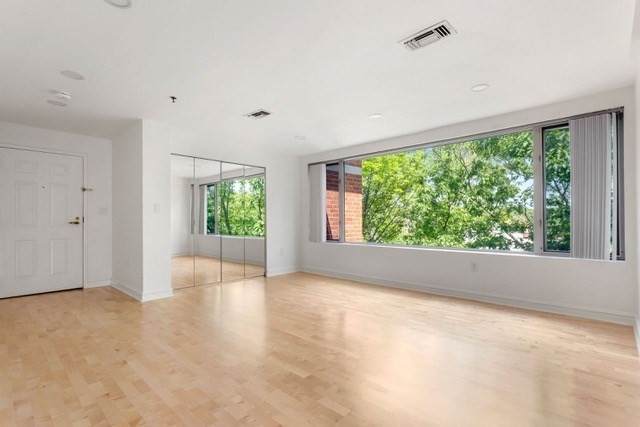 193 Oak St - Photo 1