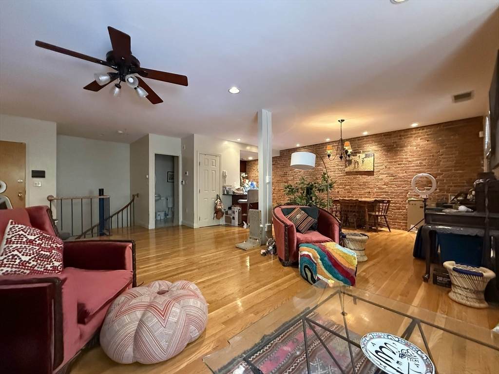 95 Gainsborough St - Photo 1