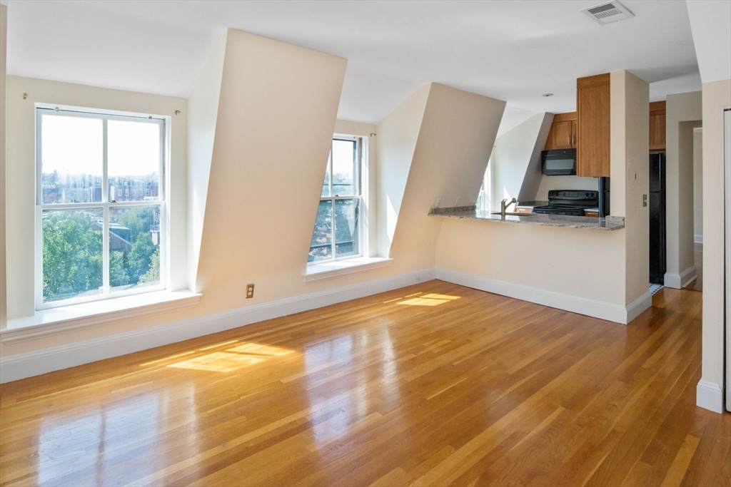 42 W Newton Street - Photo 1