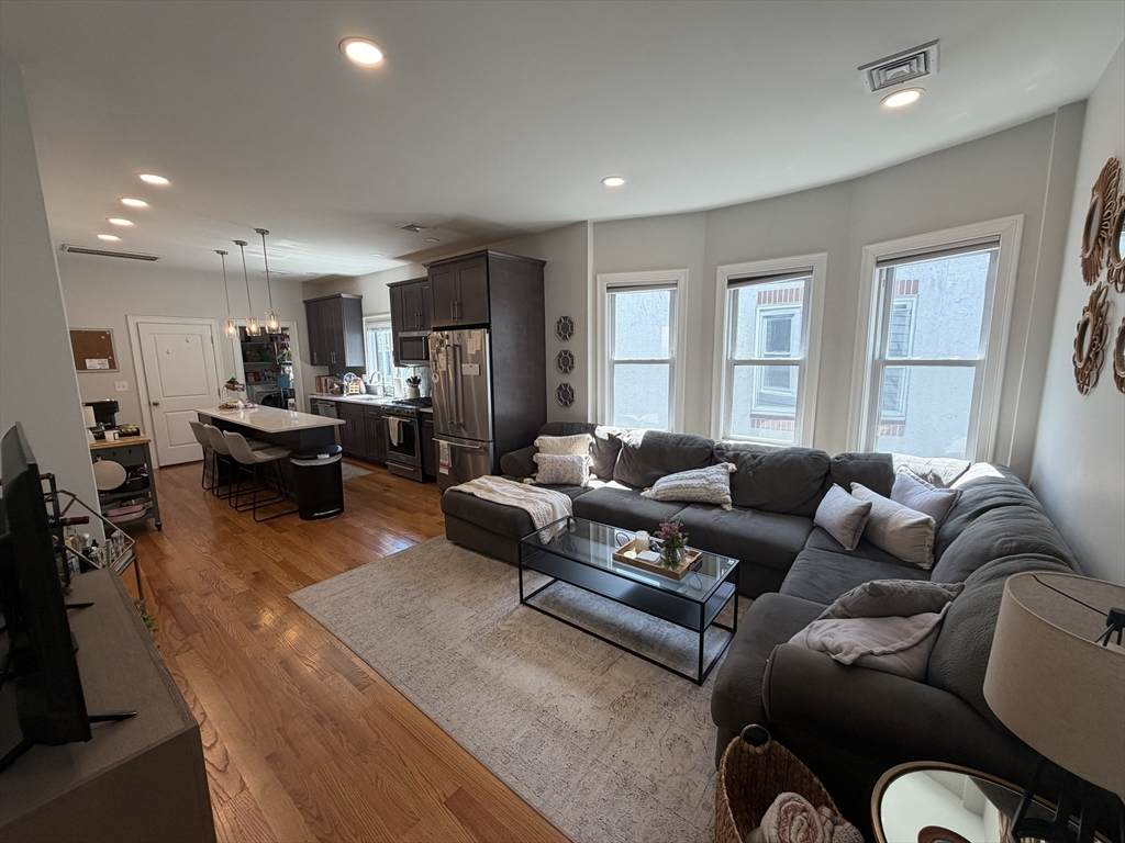 440 Windsor Street - Photo 1