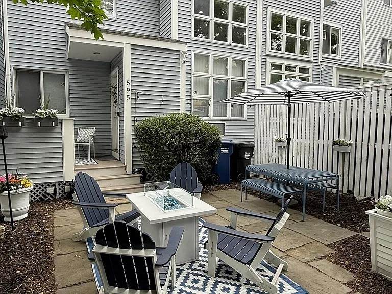 595 Putnam Ave. - Photo 1