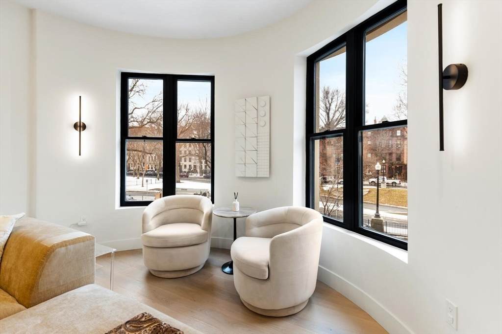 382 Commonwealth Ave - Photo 1