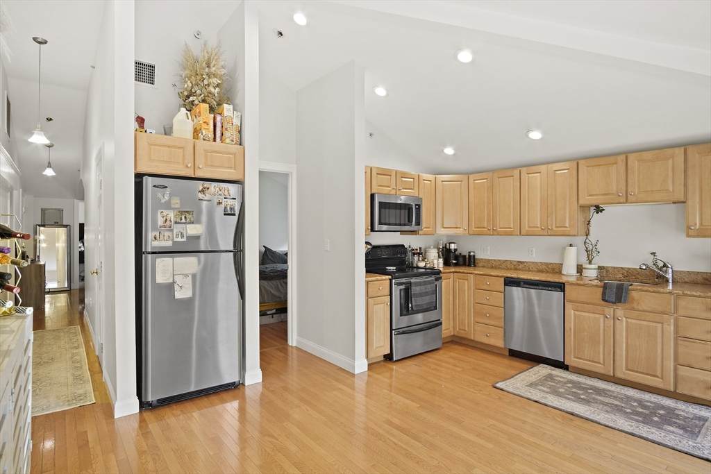 266 Essex St - Photo 1