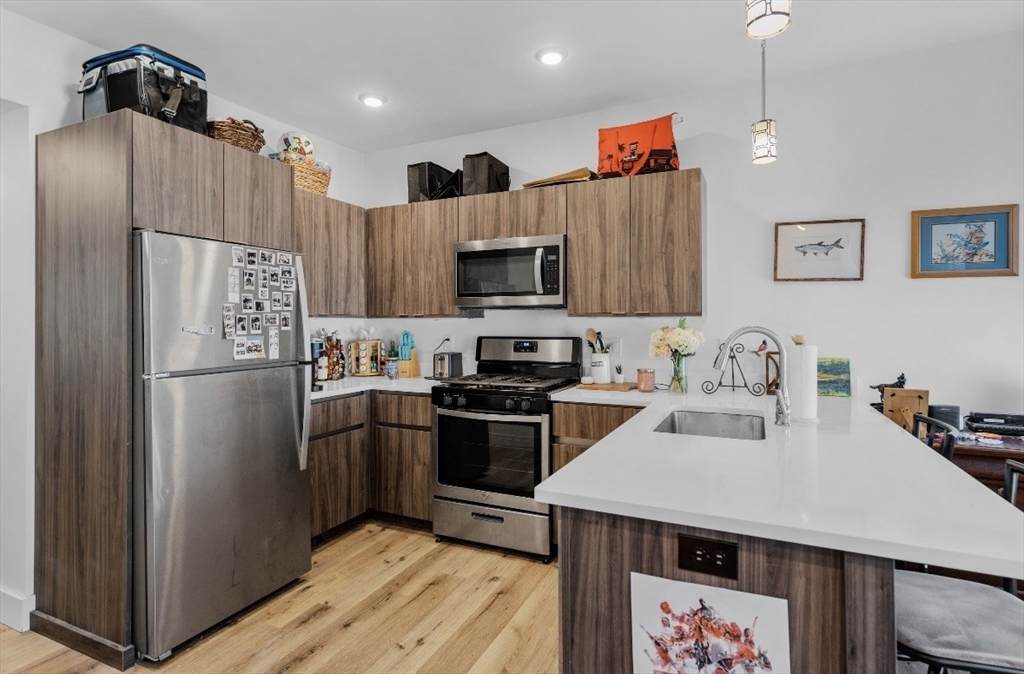 211 West 9th Street - Photo 1
