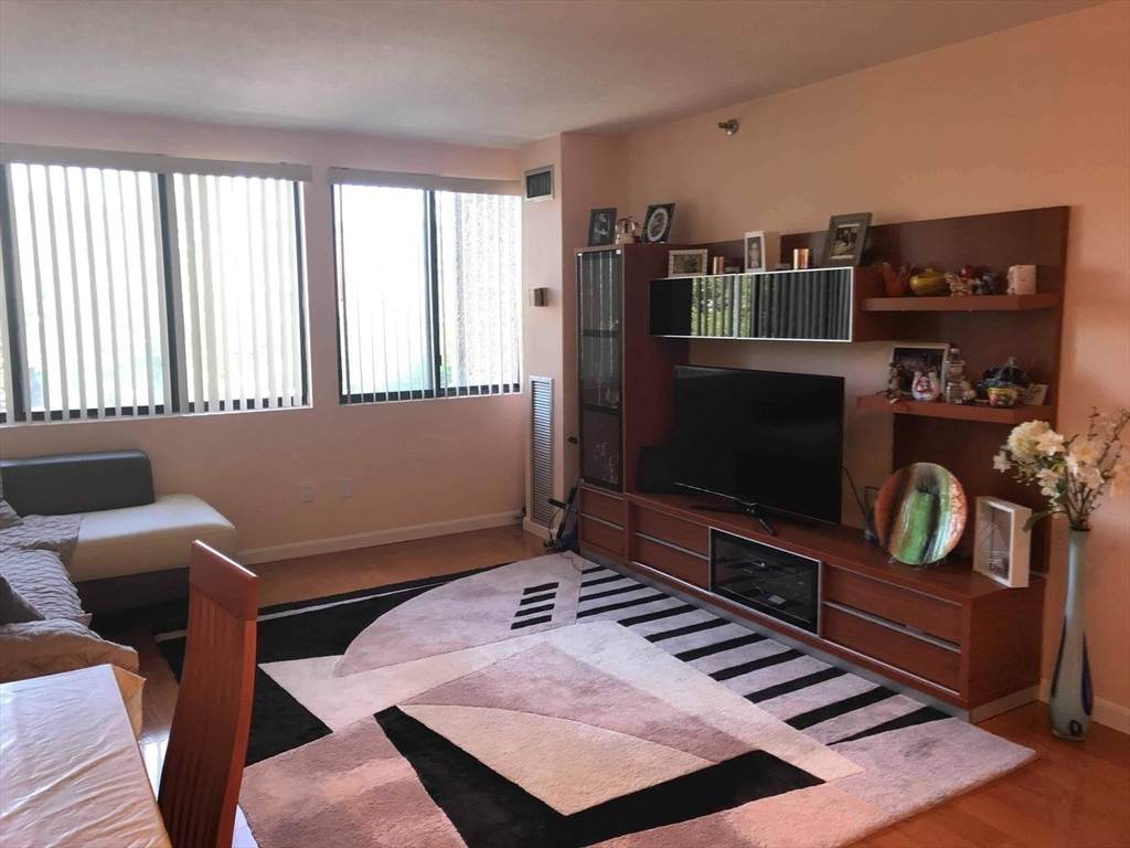 1731 Beacon - Photo 1
